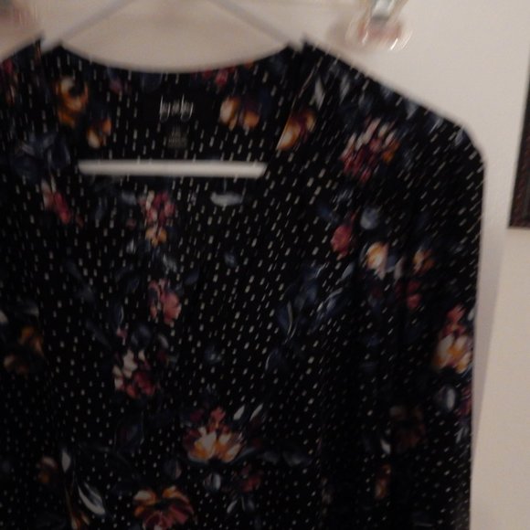 By & By XXL Blouse - Picture 3 of 4